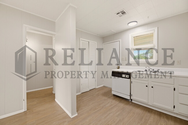 Building Photo - 1718 Walker W St