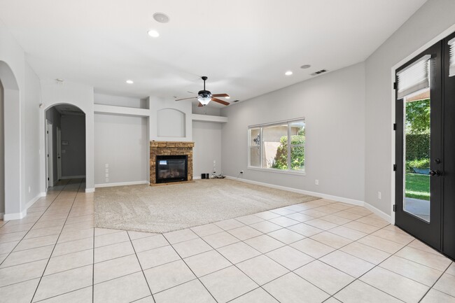 Building Photo - 687 Glenn View Ct