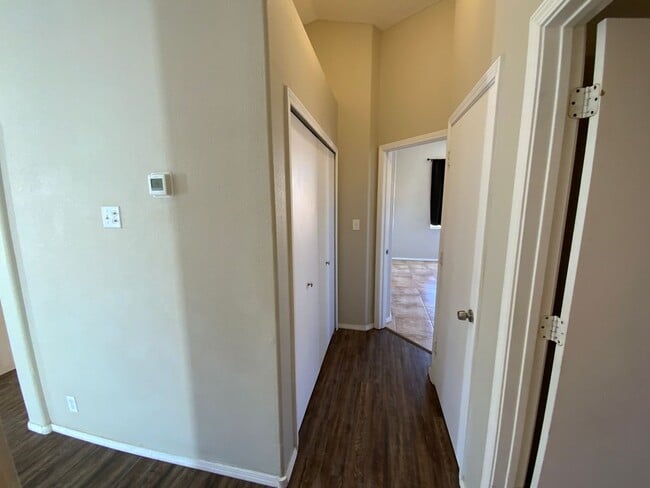 Building Photo - 2 Bedroom Single Story Home Available Near Hwy 550 NE & Paseo Del Volcan NE in Enchanted Hills Ri...