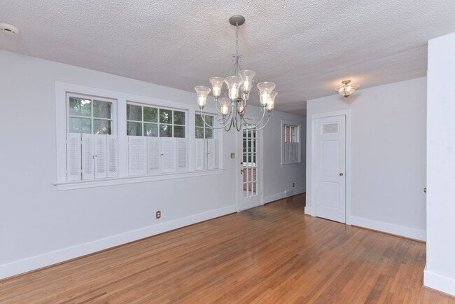 Building Photo - Charming 3 Bedroom, 2 Bath All-Brick Bungalow with Garage!