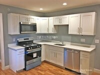 Building Photo - 31 Bacon St