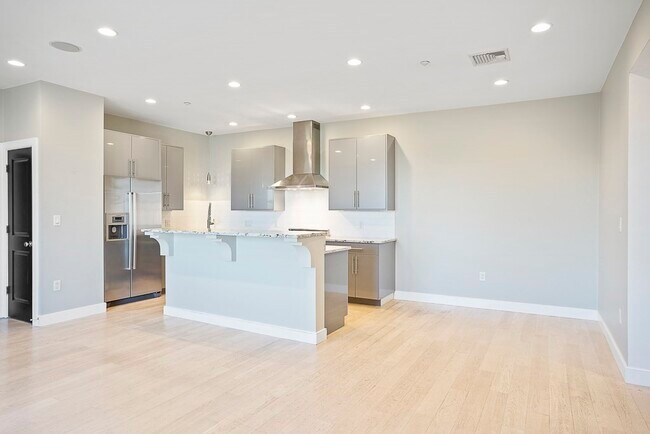 Building Photo - 45 Vinton St