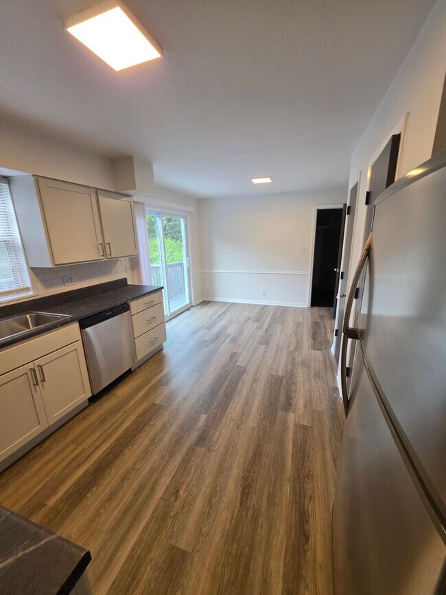 Building Photo - 4209 Defoe Dr
