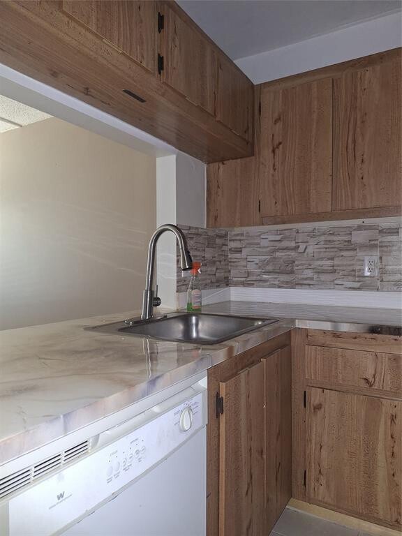 Building Photo - 10037 Winding Lake Rd