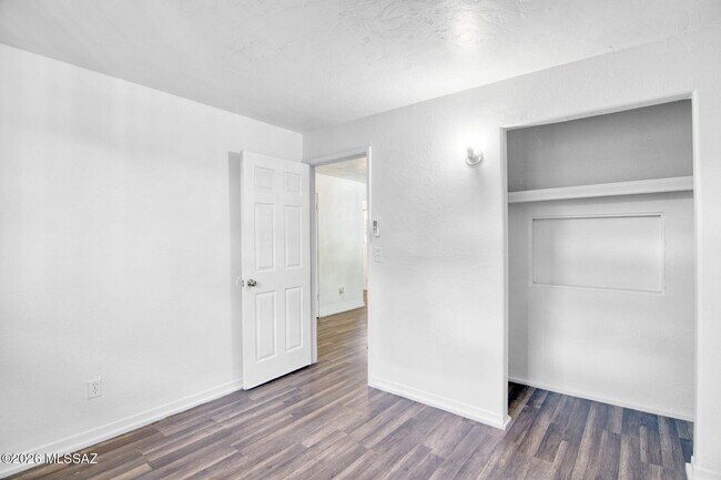 Building Photo - 5653 E 28th St