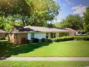 Building Photo - 112 SW Murphy Rd