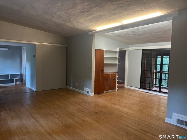 Building Photo - 136 Forest Rd