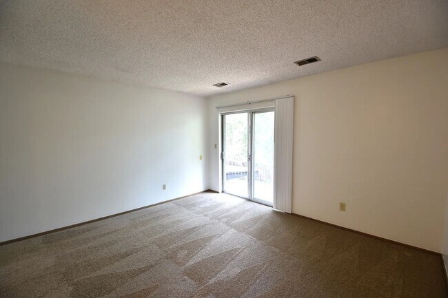 Building Photo - Spacious 2BR/2BA with Fenced Yard in Boulder