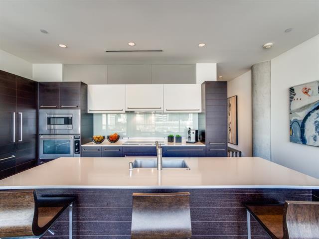 Building Photo - 2408 Victory Park Ln