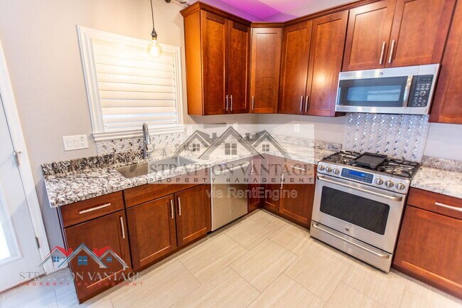 Building Photo - 2249 E Sells Dr