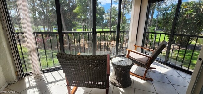 Building Photo - 228 Fox Glen Dr