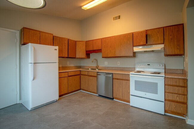 Building Photo - 2801 Ridgecrest Dr
