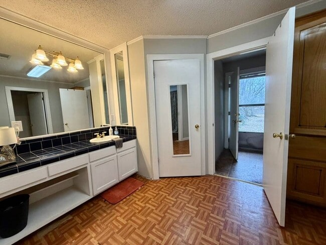 Building Photo - 102 Mulberry St