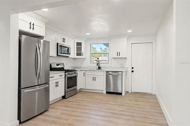 Building Photo - 8719 N Ola Ave