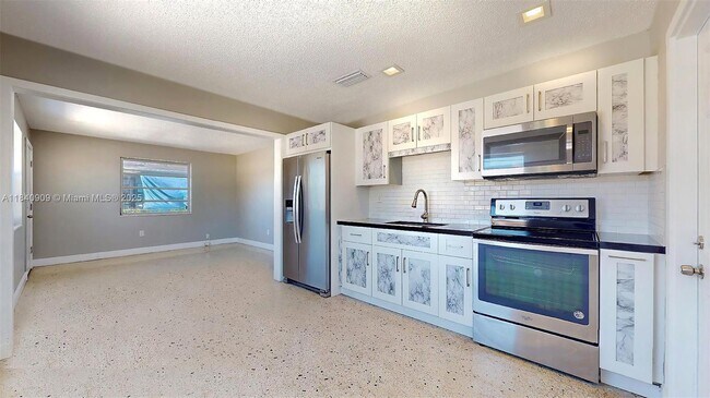 Building Photo - 3170 SW 25th Ter