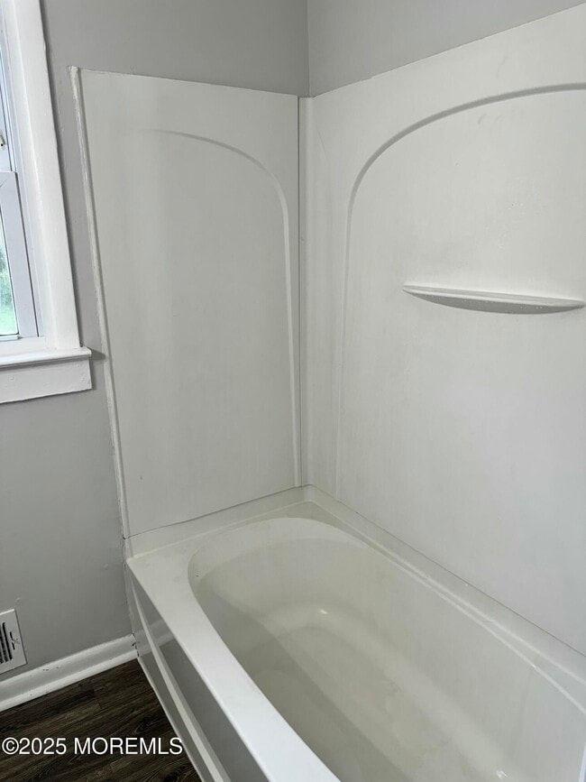 Building Photo - 117 Charles Ave