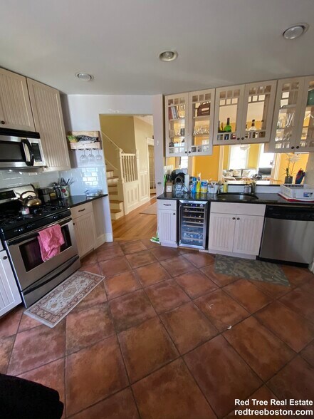 Building Photo - 22 Burton St