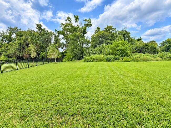 Building Photo - 5548 Summer Sunset Dr