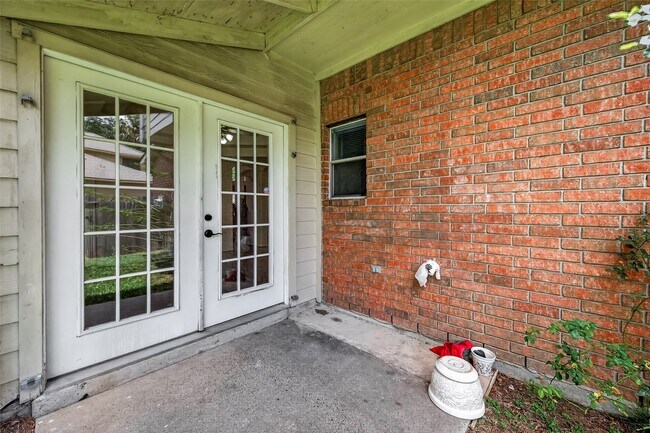 Building Photo - 15903 Timber Chase Dr
