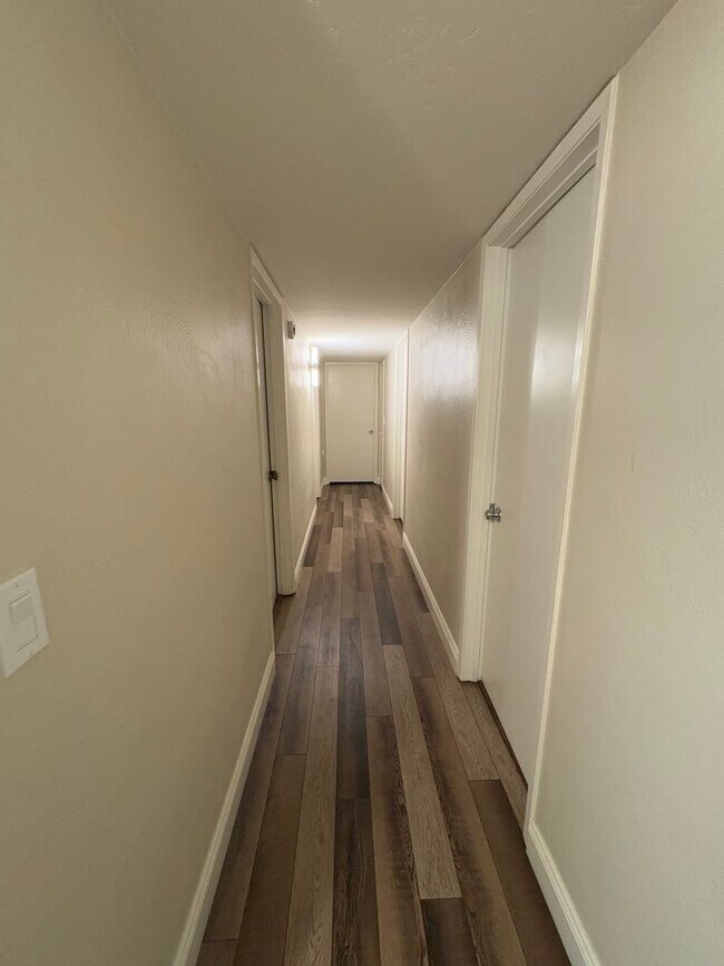 Building Photo - NW Visalia Home Near Country Club coming soon!