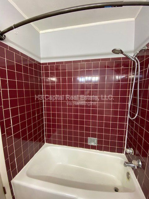 Building Photo - 215 Dogwood Ln