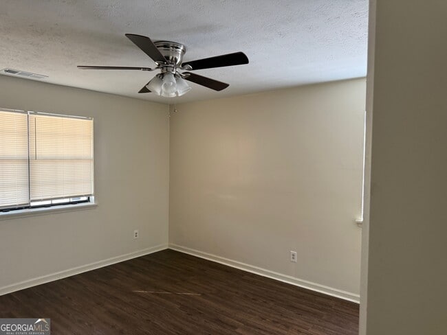 Building Photo - 1085 Eastview Rd NE