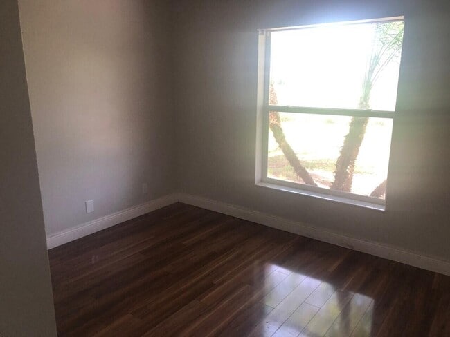 Building Photo - 1201 SW Idol Ave