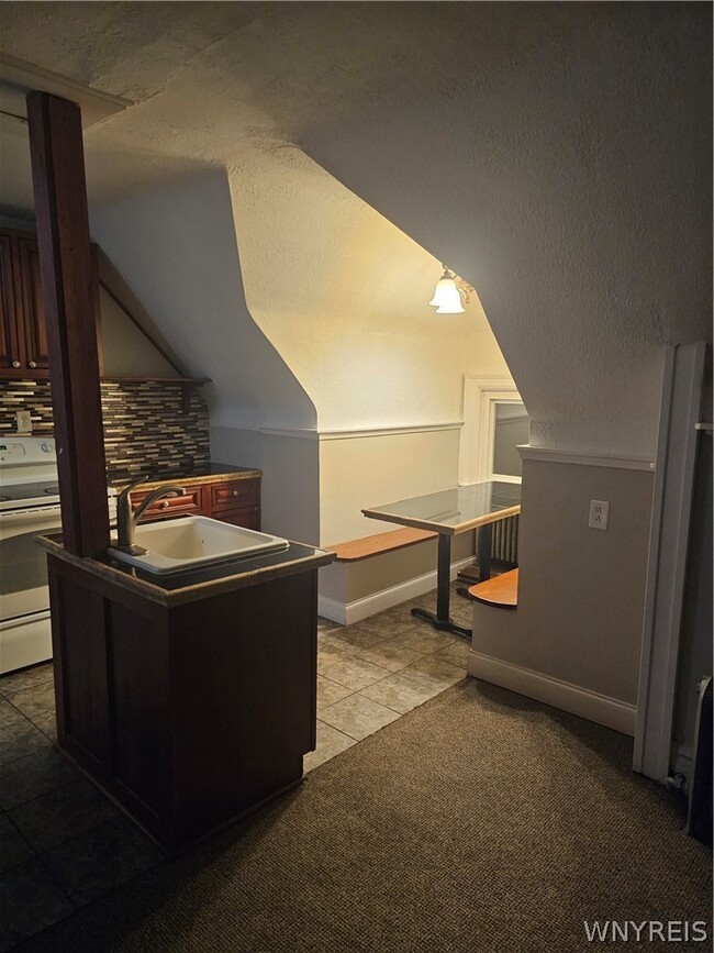 Building Photo - 530 W Ferry St