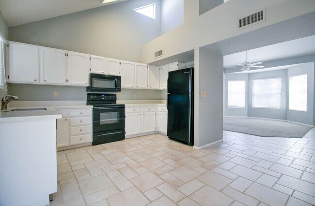 Building Photo - 1756 E Kesler Ln