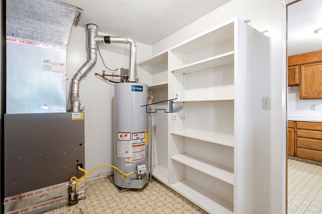 Building Photo - 4850 S Duplex