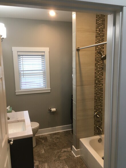 Bath with laundry - 1601 Niles Ave