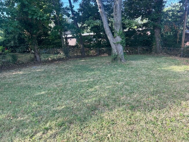 Building Photo - 3 BED 1 BATH SINGLE FAMILY HOME!