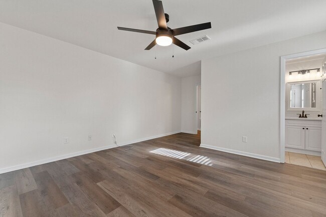 Building Photo - 3 BD 2 BA