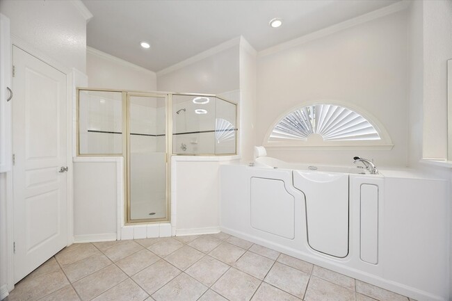 Building Photo - 2045 Chisholm Trail