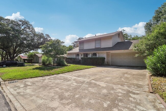 Building Photo - Beautifully Renovated Home with a Large Yard