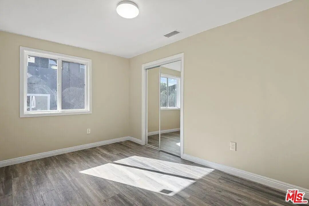 Building Photo - 2115 S Longwood Ave