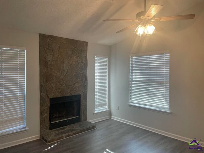 Building Photo - 337 Somerset Dr