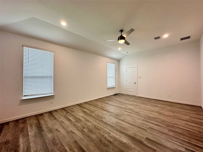 Building Photo - 2314 Cool Grns St