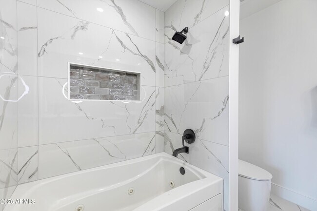 Building Photo - 7157 E Rancho Vista Dr