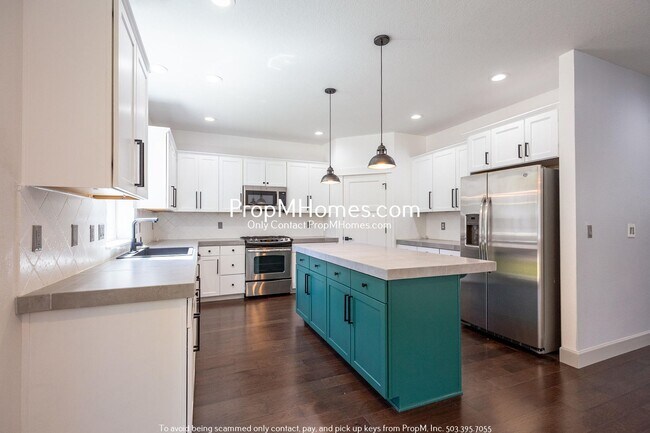 Building Photo - 11774 SE Lincoln Heights St