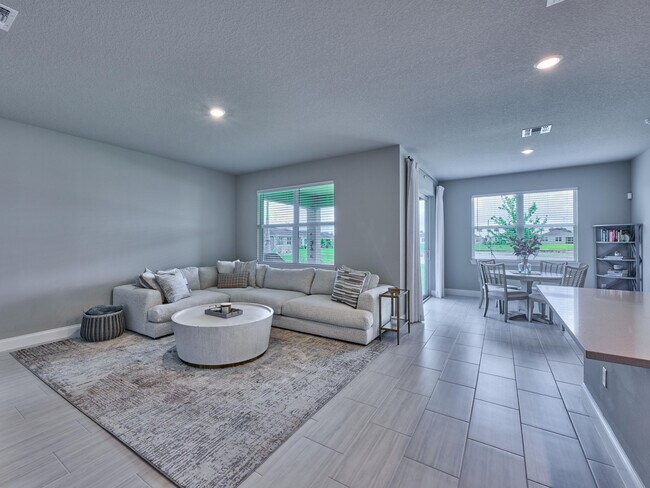 Building Photo - 8960 Dahlia Cir