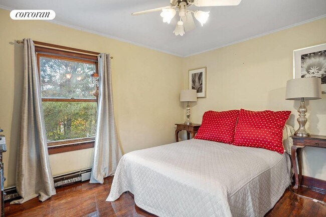 Building Photo - 2976 Noyack Rd