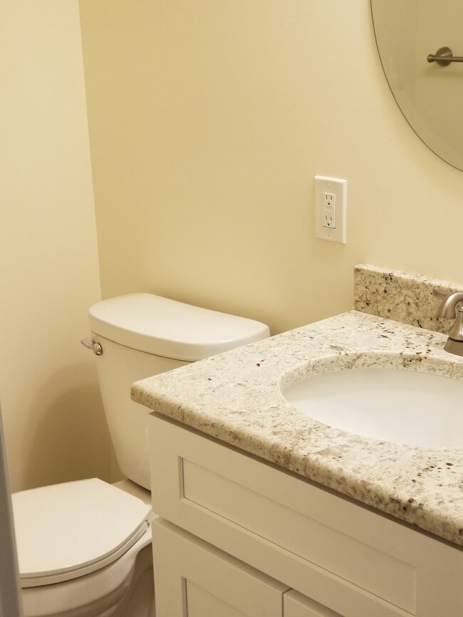 Building Photo - 1023 Glengary Rd