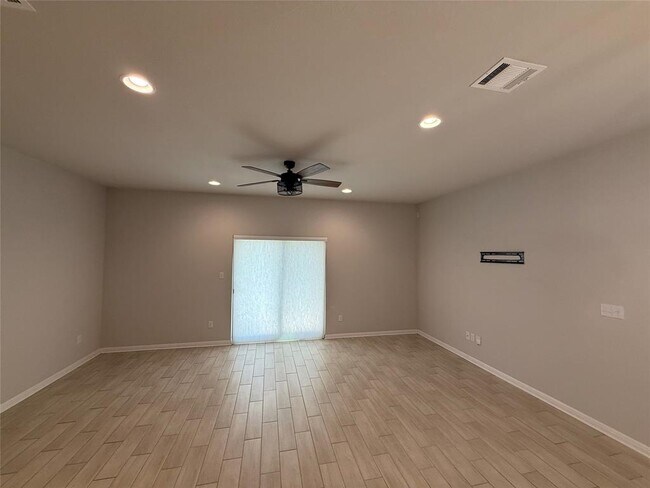 Building Photo - 1720 Artesian Spgs Xing