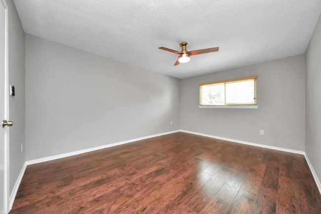 Building Photo - 25603 Pine Acres Cir