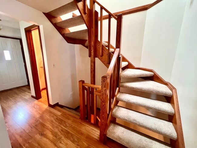Building Photo - 1256 Queens Dr