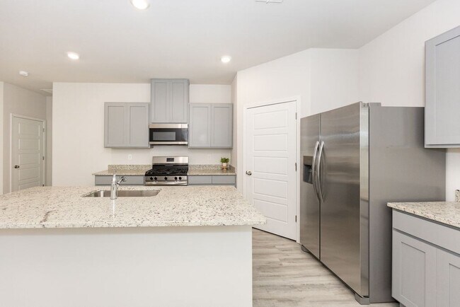 Building Photo - 1020 Renova Dr