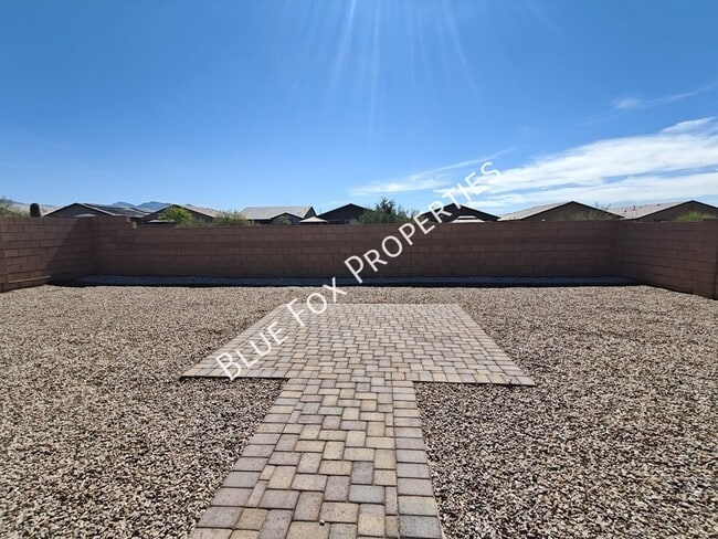 Building Photo - 5525 W Lazy Farm Dr