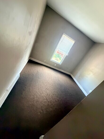 bedroom 4 - 51 Seyms St