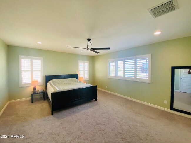 Building Photo - 3318 E Los Gatos Dr